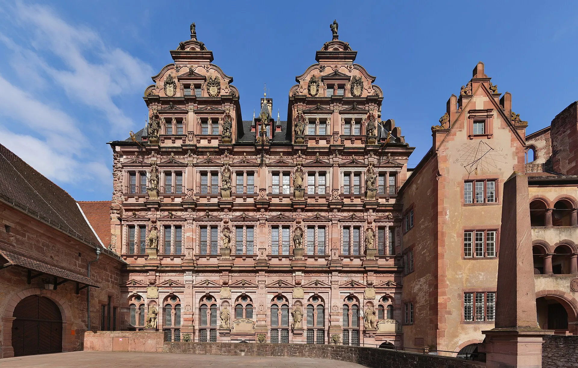 Friedrichsbau im Schlosshof des Heidelberger Schlosses mit Renaissance-Fassade
