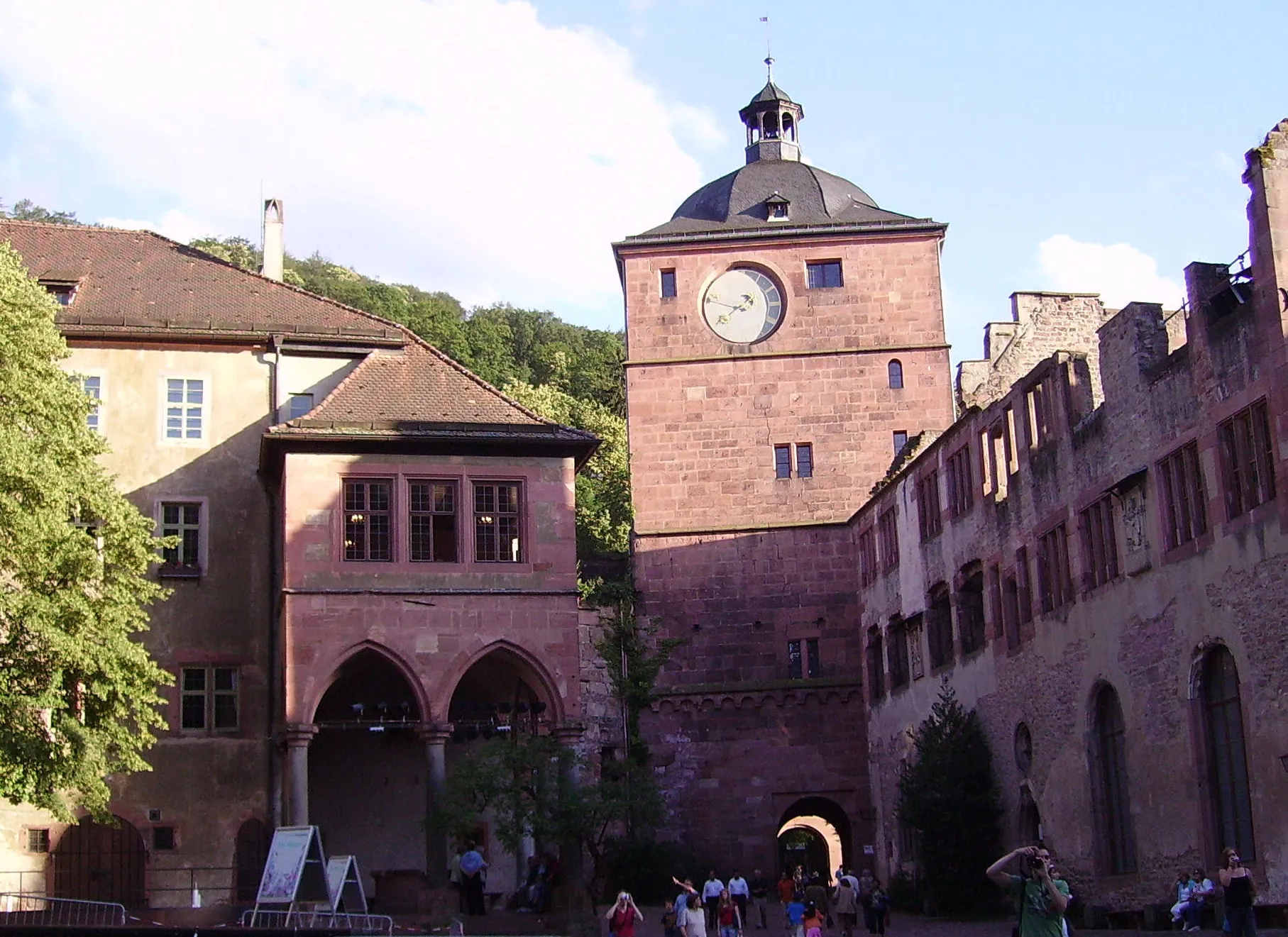 Torturm und Schlosshof des Heidelberger Schlosses