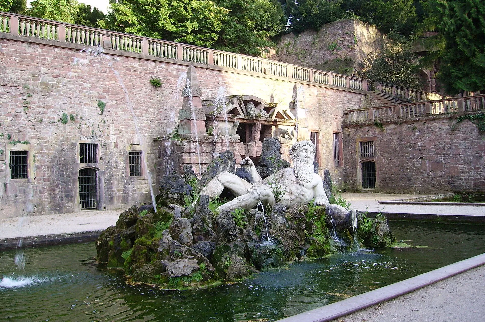 Statue Vater Rhein im Schlossgarten Hortus Palatinus